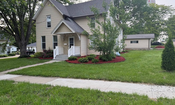 Fulton House | Charming Historic Home with 2 Queen Beds & Backyard in Fulton, IL