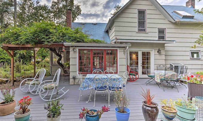 Federal Way House | Charming Historic Retreat Near Poverty Bay!