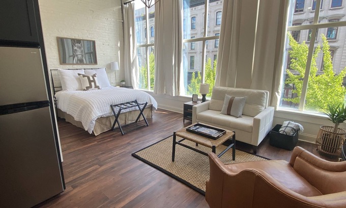 West Main Historic District Apartment | Charming historic studio@The 713 - on The Bourbon Trail and Museum Row