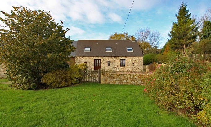 Fierville-les-Mines Cottage | Charming House with Private Terrace, 2 Bedrooms, Close to Beaches, Peaceful Green Setting