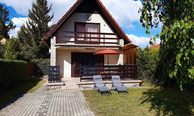 Zamardi House | Charming holiday house 50 m from the lake