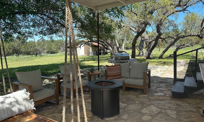 Fredericksburg House | Charming home on 3 acres, 10 min from Main St. Fredericksburg.