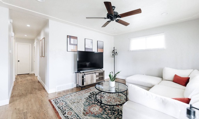 Kipling House | Charming Home ~ with Firepit!~ Near Red Rocks, Downtown