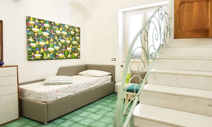 Positano City Centre House | Charming house CASA RAFFI with sea view near Positano’s Spiaggia Grande beach