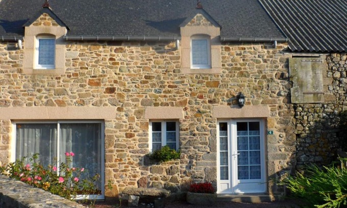 Jobourg Cottage | Charming house in La Hague with fireplace and private yard