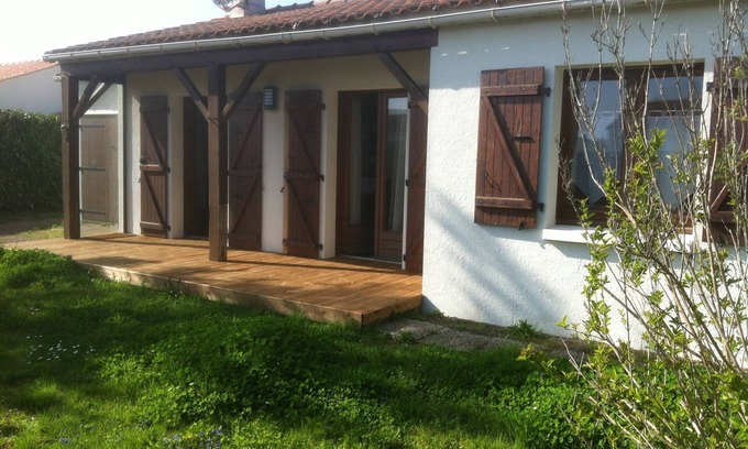 Angles House | Charming house sleeps 5, 6 km from beaches.
