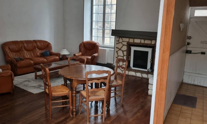 Issoudun House | Charming house with courtyard and terrace