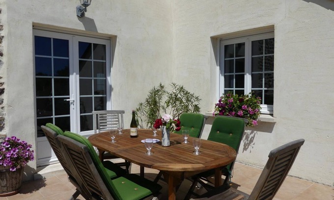 Tamerville Cottage | Charming house with terrace, closed garden, pet-friendly, Wifi, near Valognes