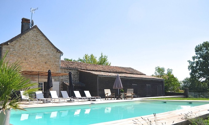 Caylus House | Charming house with very large heated pool in Caylus