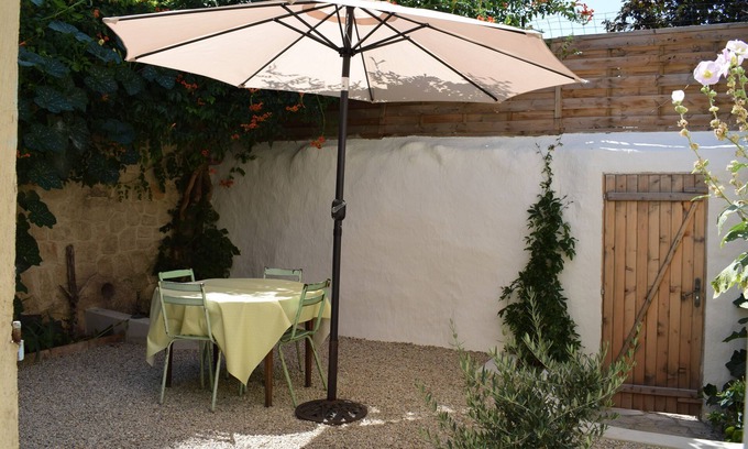 Montagnac Apartment | Charming independent village gite with garden (near Pezenas)
