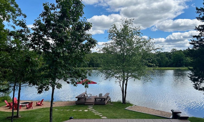 Wright City Ski Chalet | Charming Innsbrook Lakefront Retreat with 180° Water Views