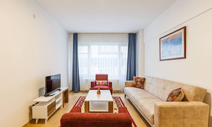 Rasimpasa Apartment | Charming Kadıköy Apartment with City Views