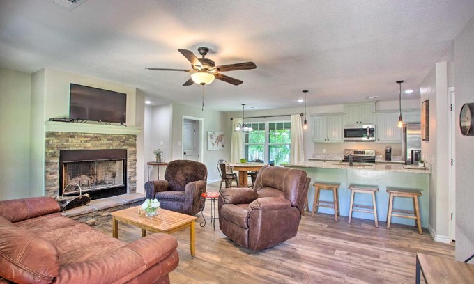 Yantis House | Charming Lake Fork Cottage with Screened-In Porch!