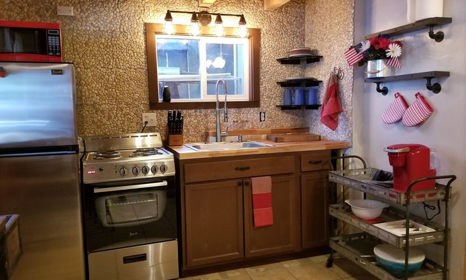 Peninsula Village Apartment | Charming Lakefront Studio Cabin w/Private Boat Launch & Slip Ideal for 2 Guests