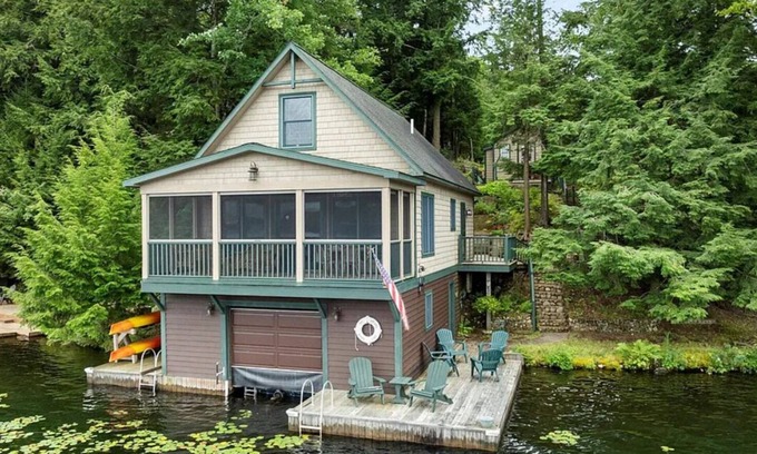 Woodgate House | Charming Lakeside Cottage on White Lake - The Brand New Little Evergreen Cottage