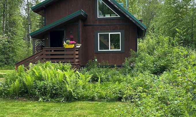 Talkeetna Cabin | Charming loft cabin just 7 minutes from downtown