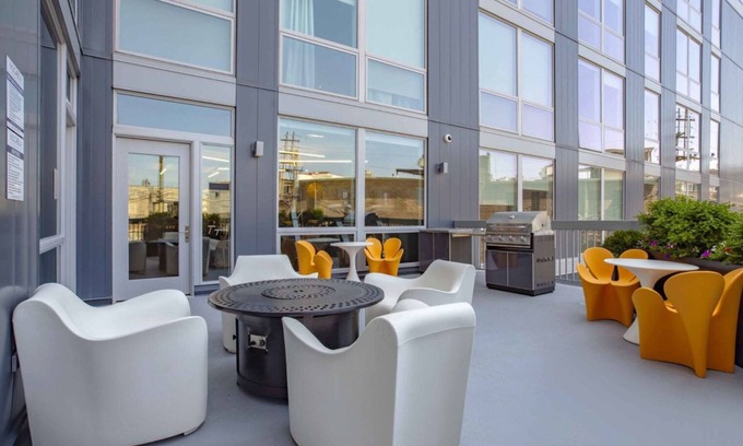 Logan Square Apartment | Charming Logan Square 1BR w/Roof Deck & Gym, 1 block to L, by Blueground