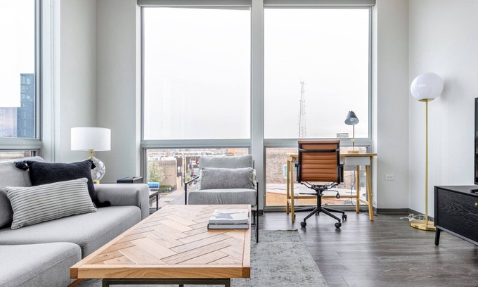 Logan Square Apartment | Charming Logan Square 2BR w/Gym, Roof Deck, 1 block to L, by Blueground