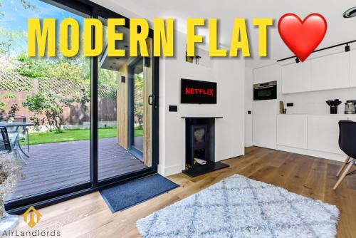 Fortis Green House | Charming Modern Chic Pad Summer House