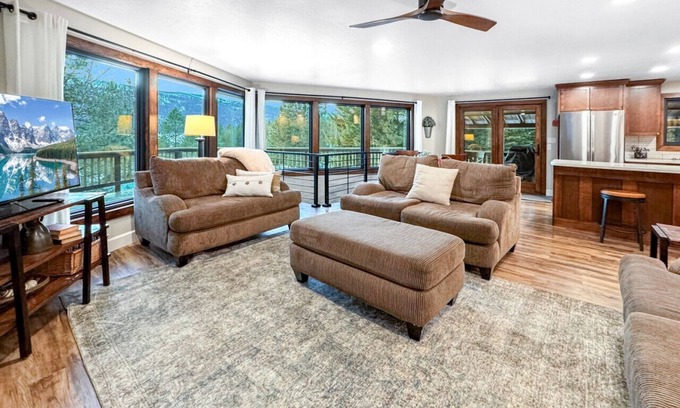 Cascade Cabin | Charming Mountain Escape near Lake Cascade