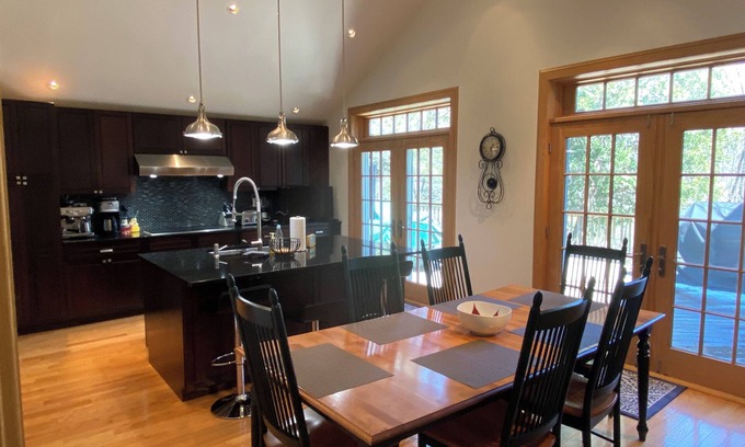 Windham House | Charming Mountain Retreat Lg Mod/Kit on Stream/Fire-pit/Hot Tub