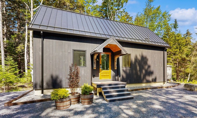 East Boothbay House | Charming New Home with Hot Tub, Spacious Deck, Gas Grill, WiFi, and Washer/Dryer