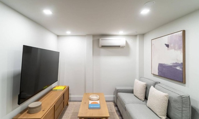 Bowery Apartment | Charming Nolita 3bd apartment