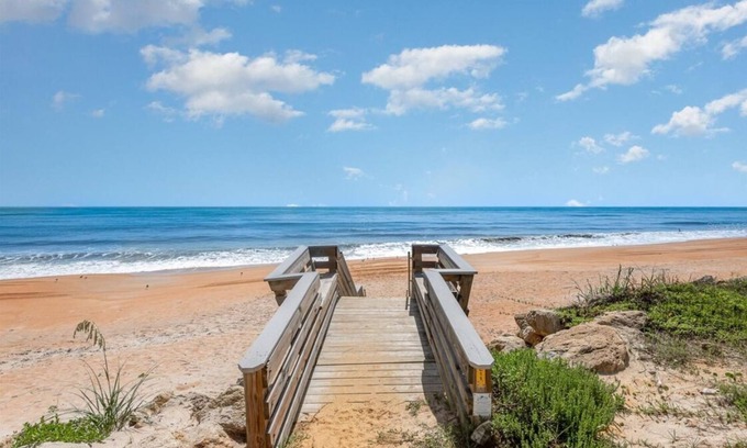 Glenwood Condo | Charming Oceanfront 2-Bedroom Condo in Superb Ormond/Daytona Beach with AC, WiFi