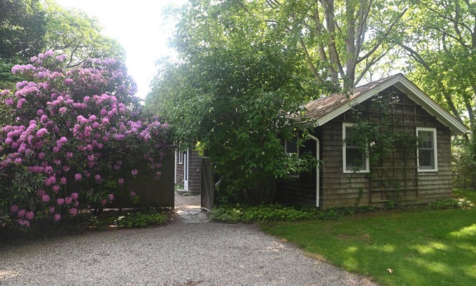 Wainscott House | charming one-bedroom bungalow, a perfect escape.