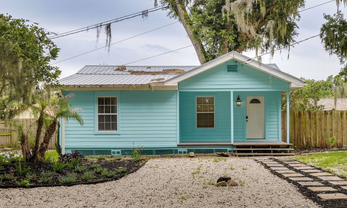 Lakeside House | Charming Orange Park Home Near Doctors Lake!