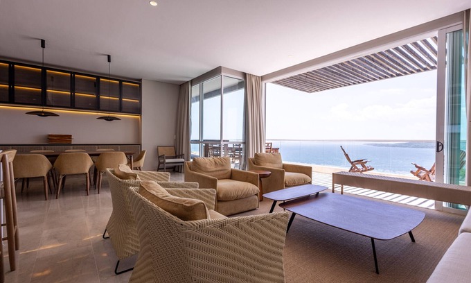 Porto Nao Apartment | Charming Penthouse getaway in Calablanca F1