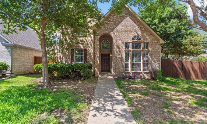 Plano House | Charming Pet-Friendly 4-bedroom house with game table and board in superb Plano