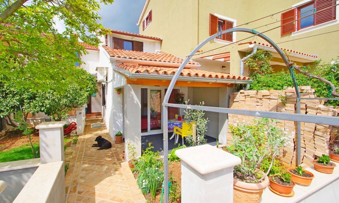 Stinjan Apartment | Charming pet friendly studio apartment in village Štinjan