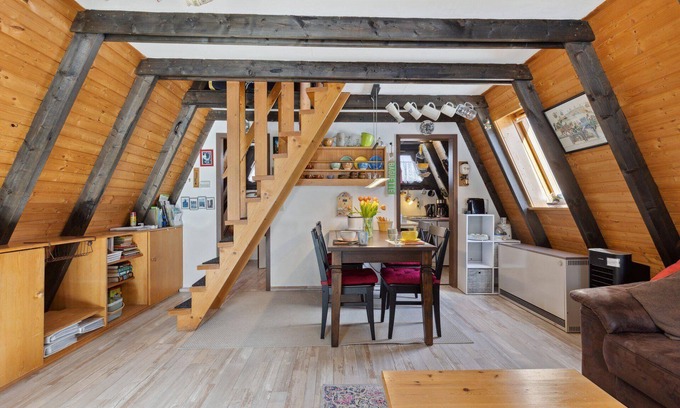 Lichtenberg House | Charming pointed roof house by a bathing lake in the Franconian Forest