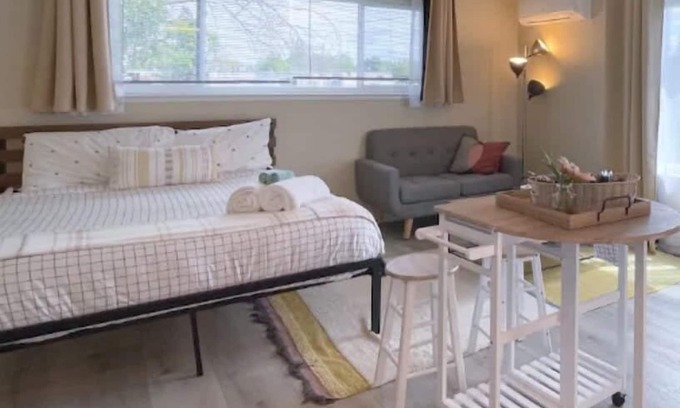 Arden-Arcade House | Charming Private Studio near the river