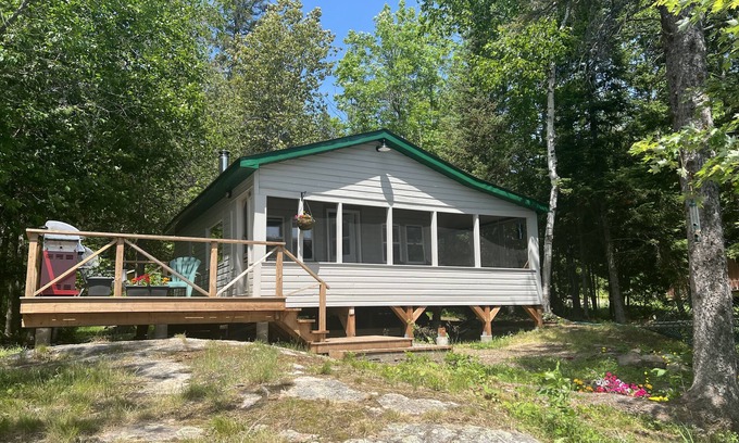 West Nipissing Cabin | Charming, quiet & rustic cabin on the French River with enclosed porch and deck