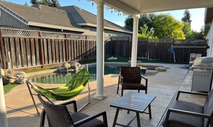 Elk Grove House | Charming quiet residential home