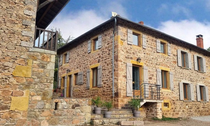 Belmont-de-la-Loire Cottage | Charming rental in Belmont-de-la-Loire, pets allowed, spacious terrace