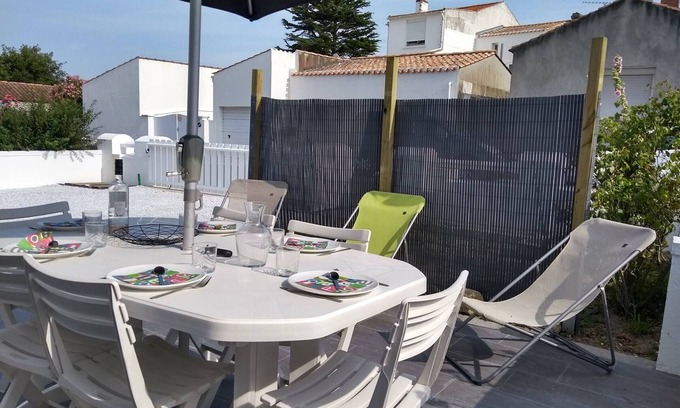 La Gueriniere House | Charming Renovated House, 300m from Beach, Terrace, Parking, Sleeps 5