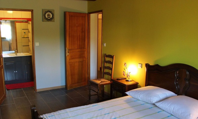 Xivry-Circourt Bed & Breakfast | Charming Room with Private Bathroom and Shared Lounge, Near Belgium and Luxembourg