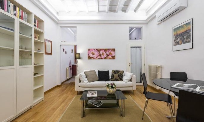 Oltrarno Apartment | Charming Santo Spirito