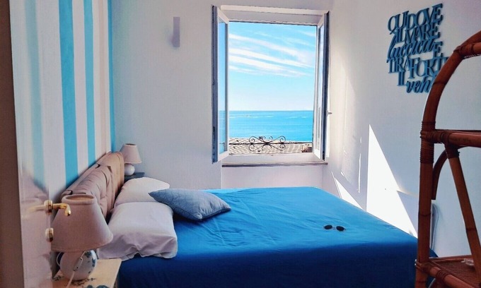 Manarola Apartment | Charming sea view apartment for families