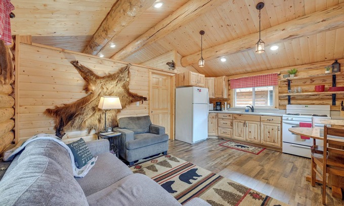 Soldotna Cabin | Charming Soldotna Cabin Near Kenai River Fishing!