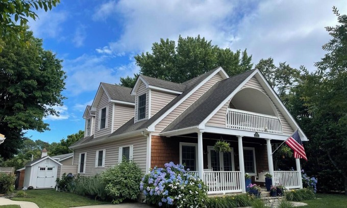 Country Club Estates Cottage | Charming South Rehoboth Cottage: 5 Blocks to Beach & Boardwalk, Parking Included
