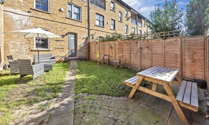 Clapham House | Charming & Spacious 3-Bed Home | Minutes from Angel Station & Vibrant Islington