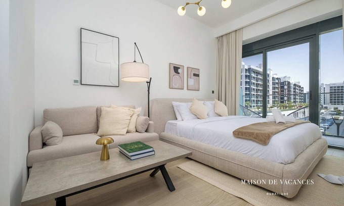 Dubai Apartment | Charming Studio 10 Minutes from Dubai Mall
