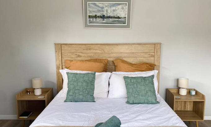 West Beach House | Charming Studio Cottage in Kite-Surfer's Paradise West Beach