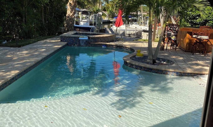 McGregor Apartment | Charming Studio, Great outdoor space. Located between beach and downtown!