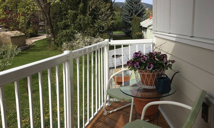 Okanagan-Similkameen Apartment | Charming studio suite in the charming summer country