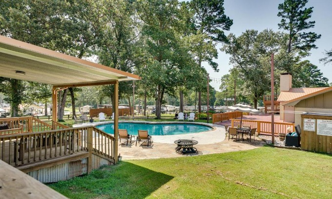 Redlick House | Charming Texarkana Home Lake and Pool Access!